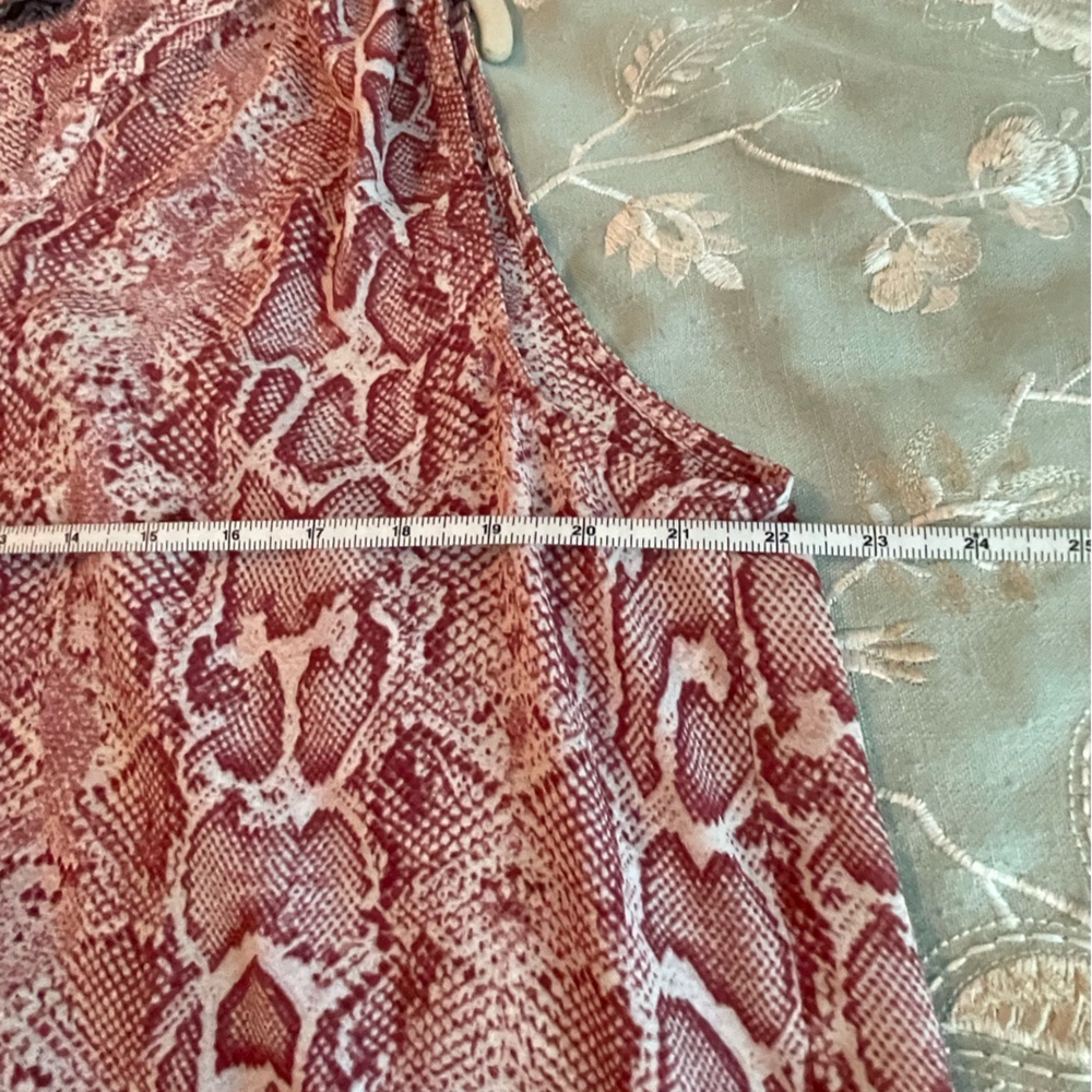 Chelsea & Theodore Red Snake Print Sleeveless Blouse - Picture 6 of 8